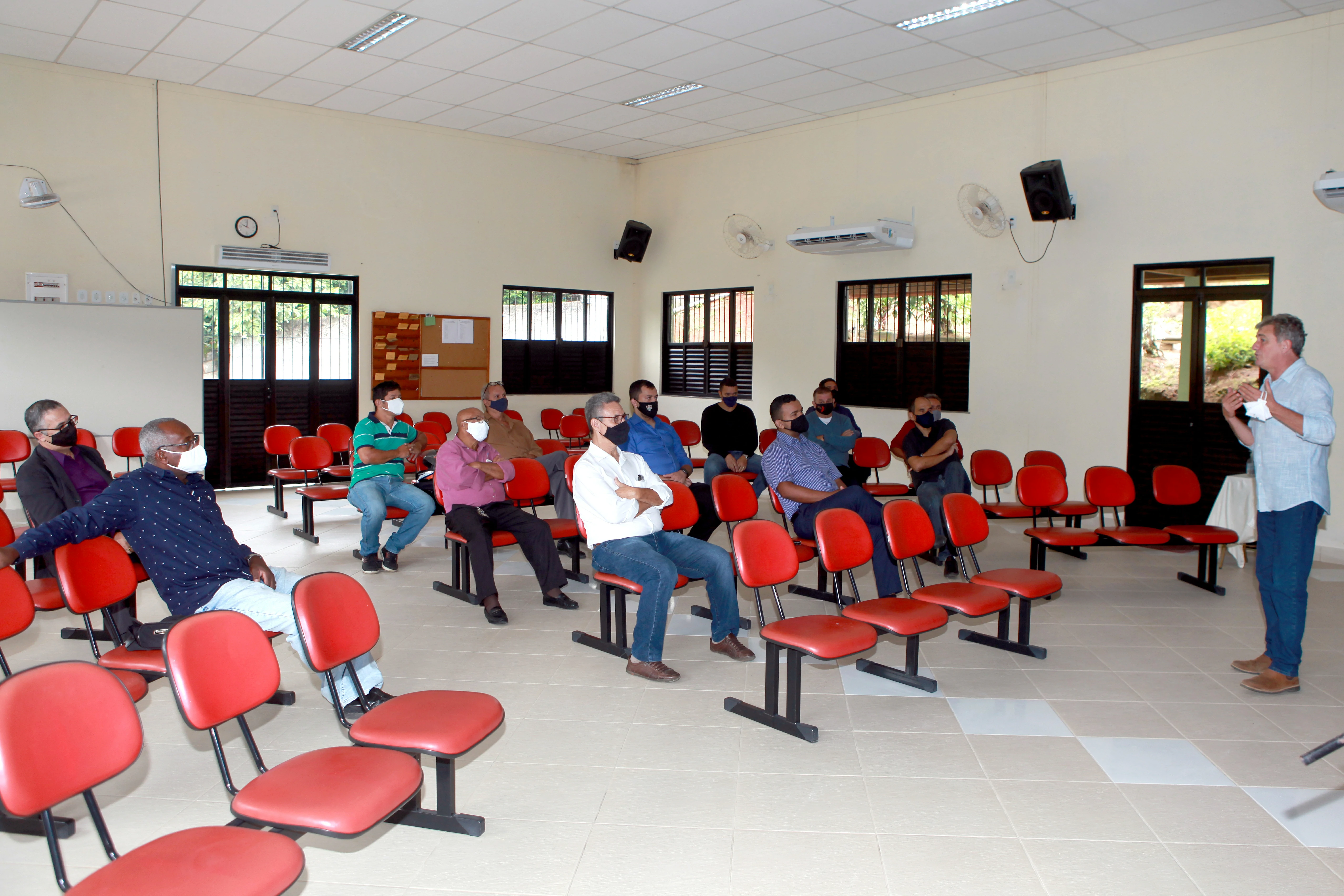 Prefeito Breninho se reúne com autoridades religiosas de Sapucaia.